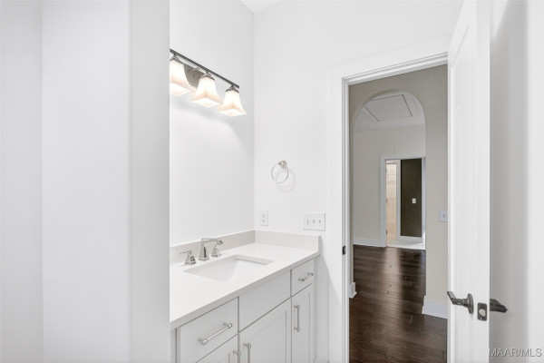 8220 Marylebone High Street