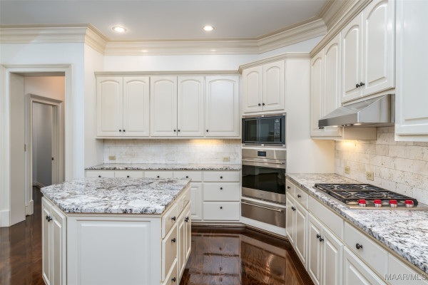 9861 WYNCREST Circle