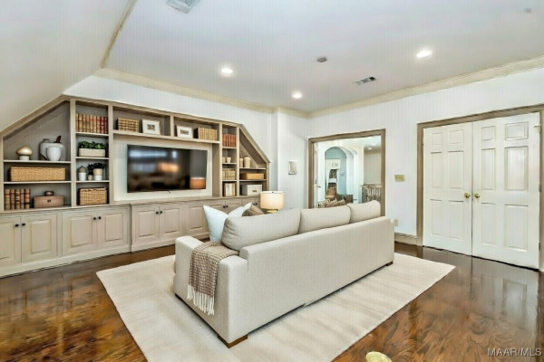 9861 WYNCREST Circle