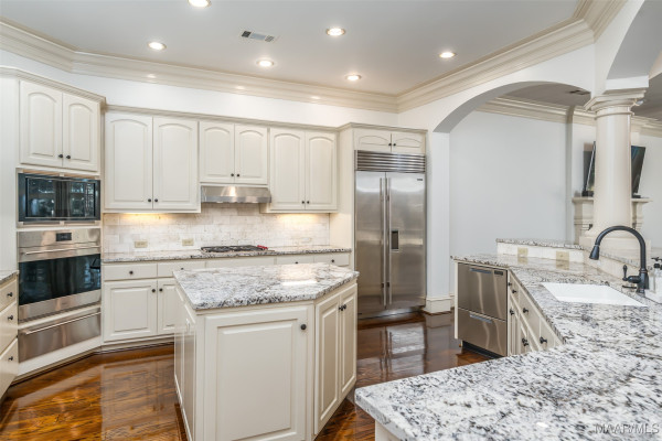 9861 WYNCREST Circle