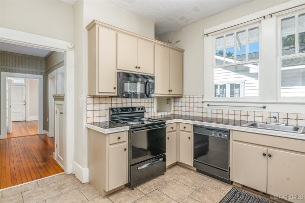 951 CLOVERDALE Road