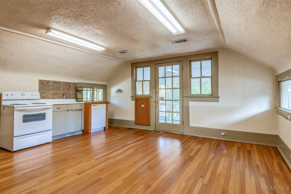 951 CLOVERDALE Road