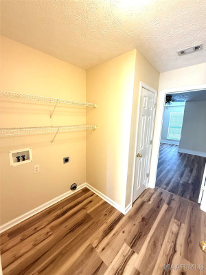 443 RIVER OAKS Drive