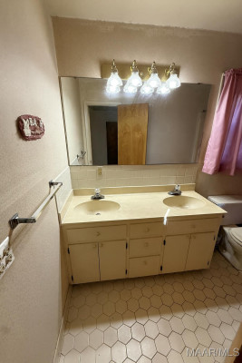 3637 Cloverdale Road