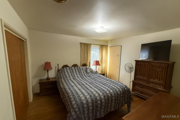 3637 Cloverdale Road