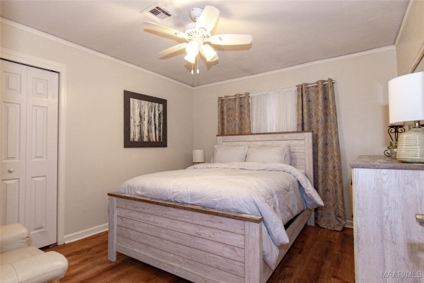 233 Vanderbilt Loop W