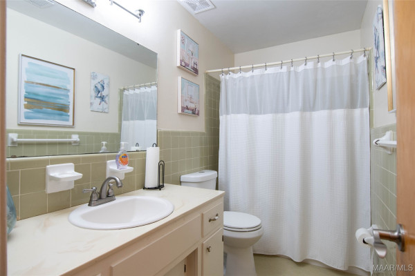 233 Vanderbilt Loop W