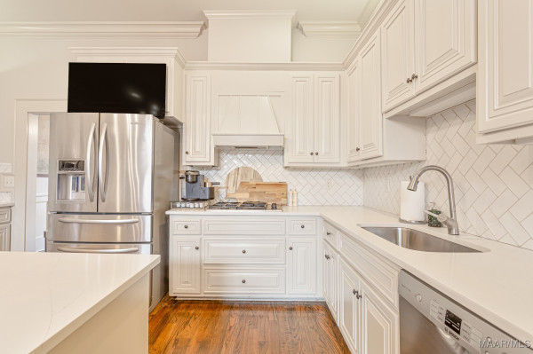 8512 MARSH POINTE Drive