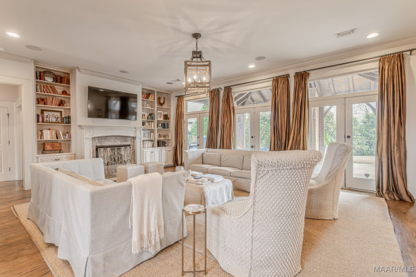 8512 MARSH POINTE Drive