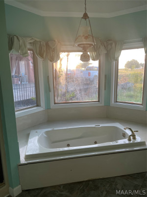7036 Knoll Loop