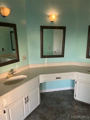 7036 Knoll Loop