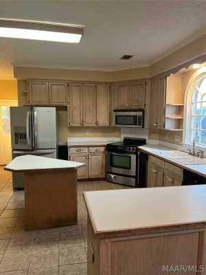 7036 Knoll Loop