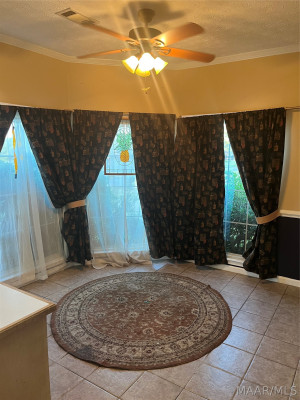 7036 Knoll Loop