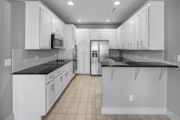 8169 LONGNEEDLE Place