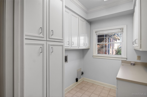 8169 LONGNEEDLE Place