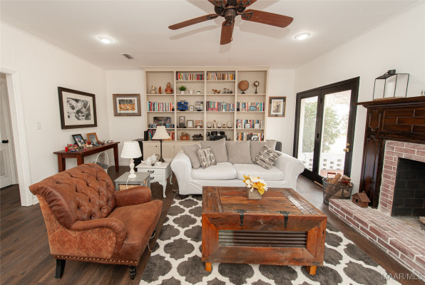 3051 Hill Hedge Drive