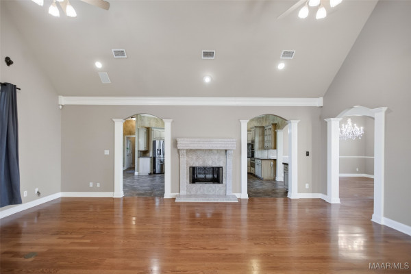 8696 Huntingdon Ridge Lane