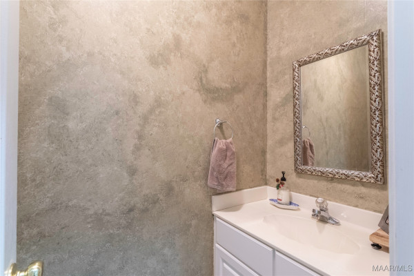 8712 STURBRIDGE Drive