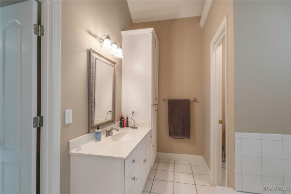 8712 STURBRIDGE Drive