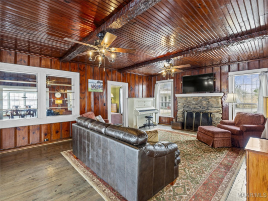 1706 Blackberry Road