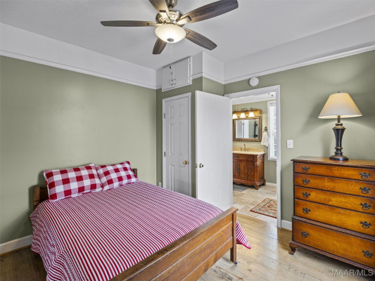 1706 Blackberry Road