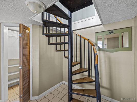 1706 Blackberry Road