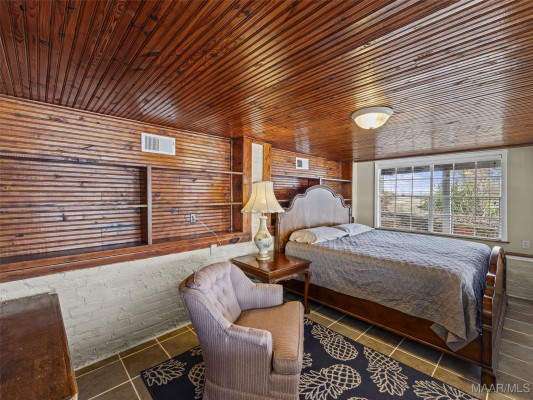 1706 Blackberry Road