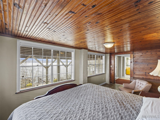 1706 Blackberry Road