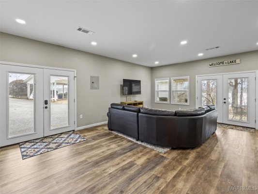 1706 Blackberry Road