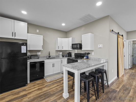 1706 Blackberry Road