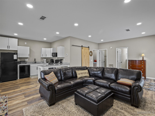 1706 Blackberry Road