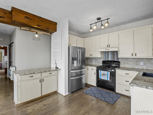 1706 Blackberry Road