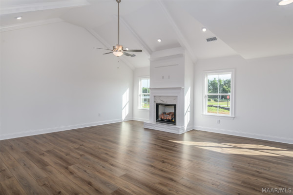 87 Woodbridge Way