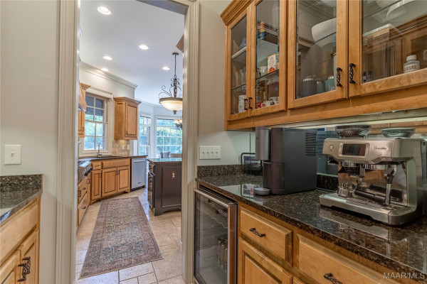 7565 Lakeridge Drive