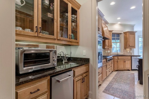 7565 Lakeridge Drive