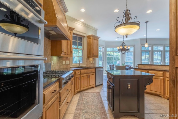 7565 Lakeridge Drive