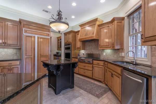 7565 Lakeridge Drive