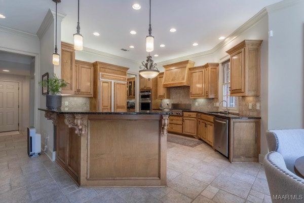 7565 Lakeridge Drive