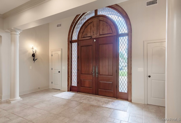 7565 Lakeridge Drive