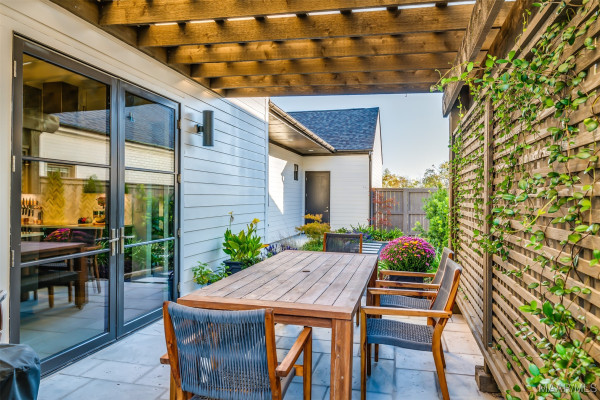 4645 Bloomsbury Street