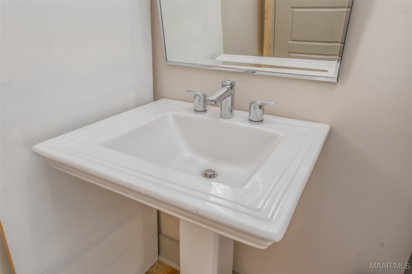 7732 LONG ACRE Street