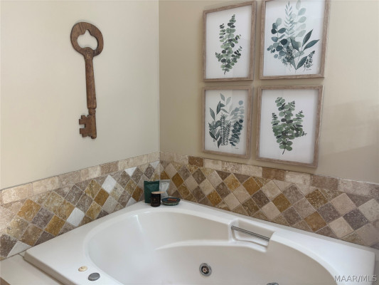 7649 HALCYON FOREST TR .