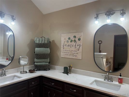 7649 HALCYON FOREST TR .