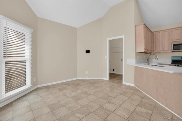 8949 Chantilly Way