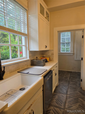 2481 E Cloverdale Park