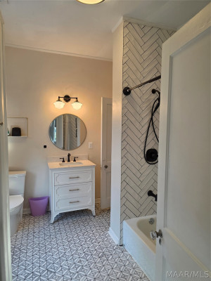 2481 E Cloverdale Park