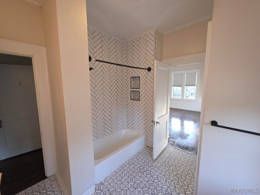 2481 E Cloverdale Park