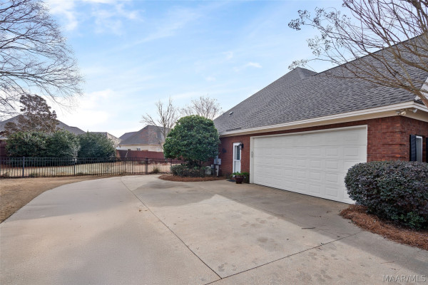 9657 Ottershaw Court