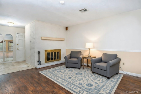 407 E Rutgers Loop