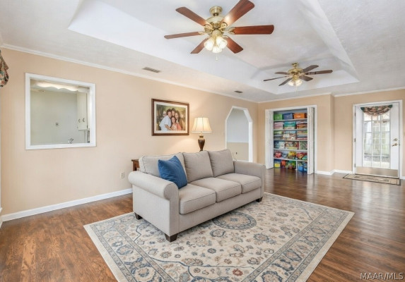 407 E Rutgers Loop